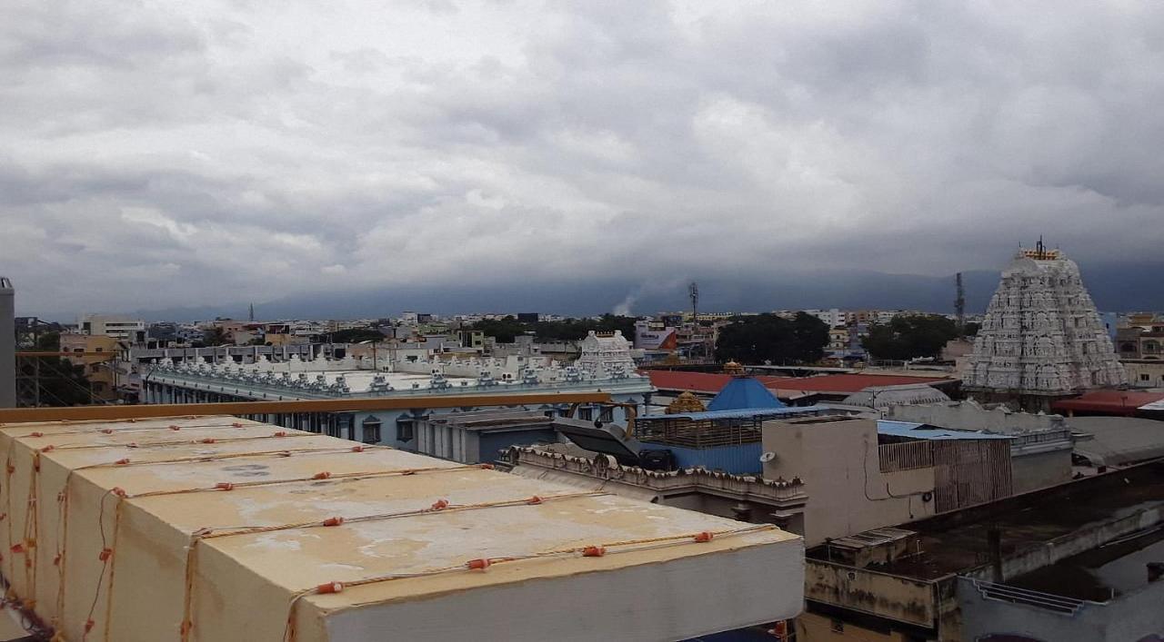 Surya Grand Tiruchanoor Tirupati Exteriör bild