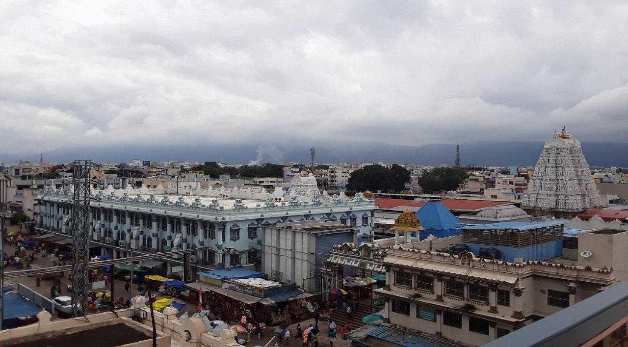 Surya Grand Tiruchanoor Tirupati Exteriör bild